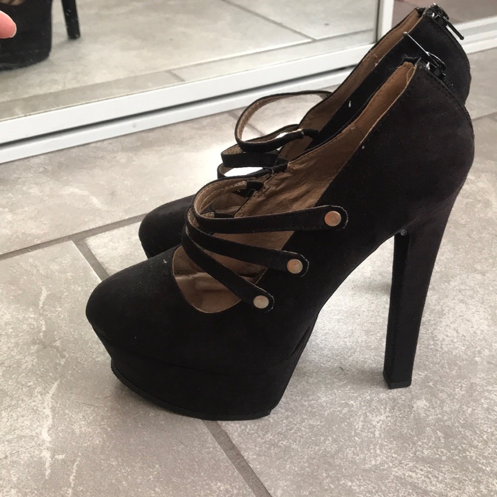 Woman’s black heels